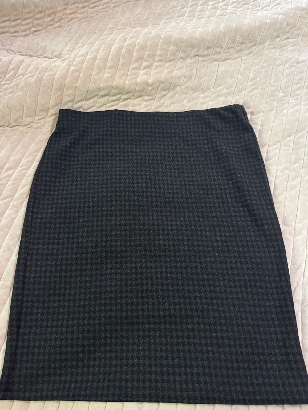 LOFT Black Houndstooth Pencil Skirt